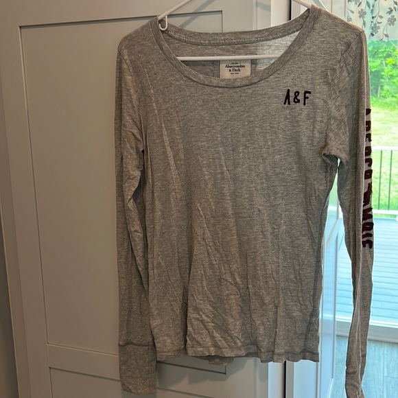 ABERCROMBIE & FITCH WOMENS LONG SLEEVE SIZE LARGE - Picture 1 of 4